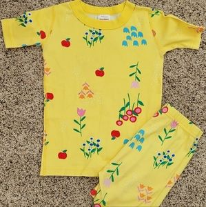 Hanna Andersson, size 120, yellow floral short johns